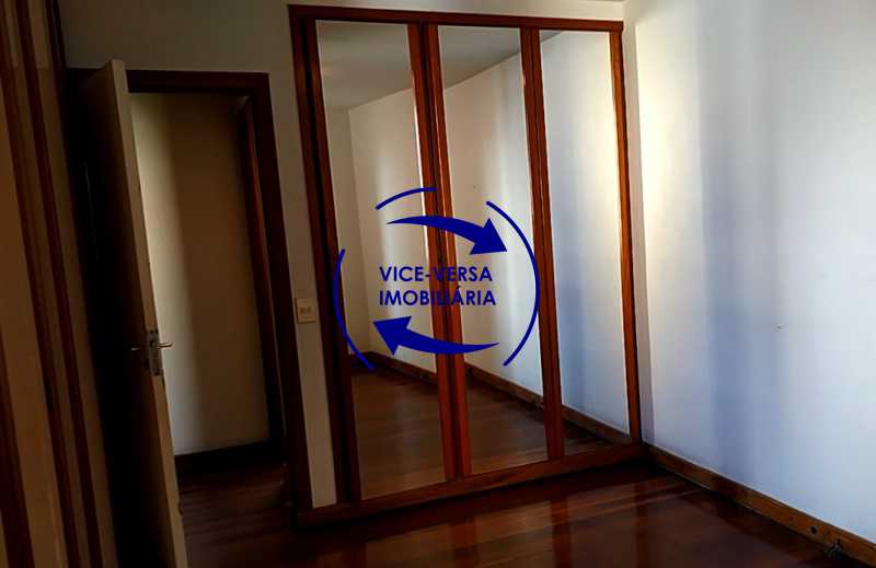 Conheça suite do imóvel - Apartamento À venda na Tijuca - junto metrô Uruguai, salão, 4 quartos, suíte, dependências completas, 2 vagas! - Z1209 - 19 suite - Apartamento À venda na Tijuca - junto metrô Uruguai, salão, 4 quartos, suíte, dependências completas, 2 vagas! - Z1209 - 19