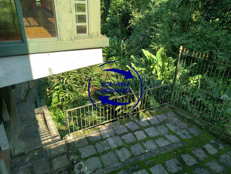 Conheça Circulação do imóvel - Ótima casa na parte nobre da Gávea em condomínio fechado no meio do verde com 308m² - 1377 - 24 Circulação - Ótima casa na parte nobre da Gávea em condomínio fechado no meio do verde com 308m² - 1377 - 24