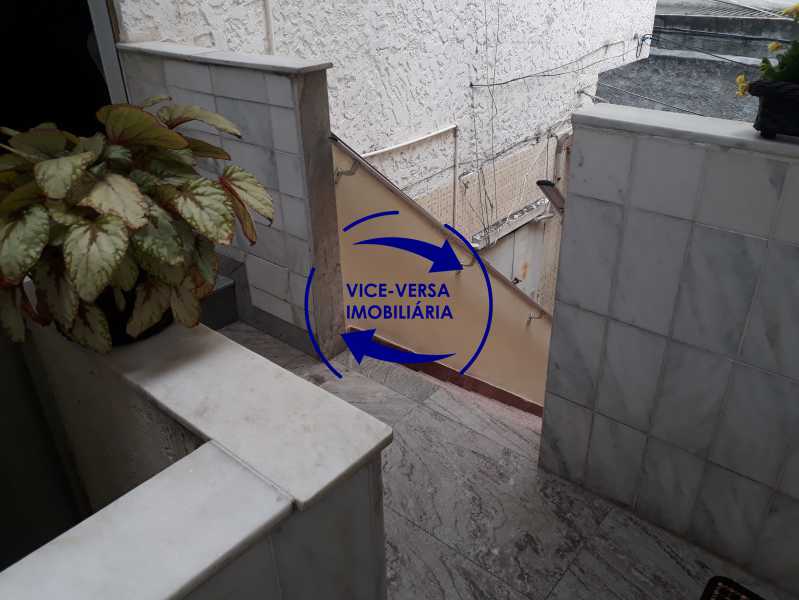 Conheça Hall entrada do imóvel - Casa de vila bem reformada, junto À praça Afonso Pena. Composta de sala, 2 quartos, banheiro, copa-cozinha. 2º pavimento com terraço, lavanderia, dependências de empregada e 1 quarto de guardados. - 1378 - 8 Hall entrada - Casa de vila bem reformada, junto À praça Afonso Pena. Composta de sala, 2 quartos, banheiro, copa-cozinha. 2º pavimento com terraço, lavanderia, dependências de empregada e 1 quarto de guardados. - 1378 - 8