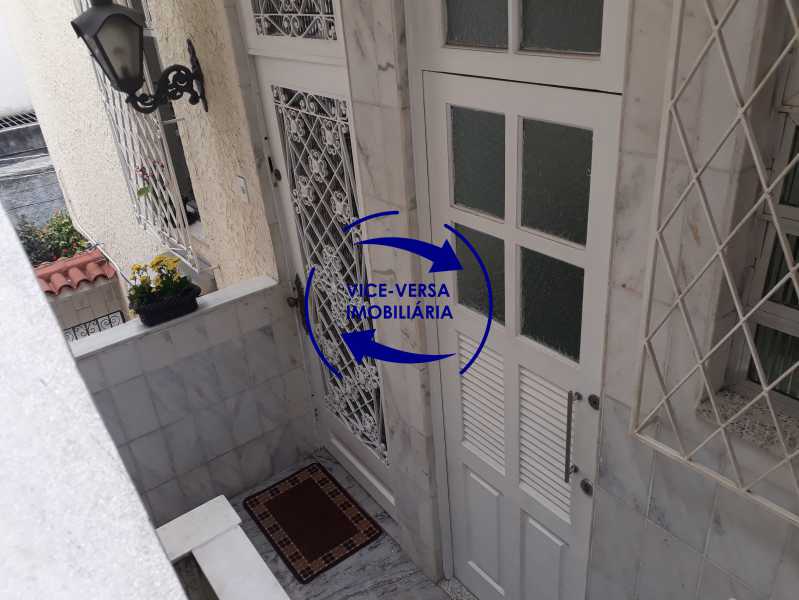 Conheça Hall entrada do imóvel - Casa de vila bem reformada, junto À praça Afonso Pena. Composta de sala, 2 quartos, banheiro, copa-cozinha. 2º pavimento com terraço, lavanderia, dependências de empregada e 1 quarto de guardados. - 1378 - 9 Hall entrada - Casa de vila bem reformada, junto À praça Afonso Pena. Composta de sala, 2 quartos, banheiro, copa-cozinha. 2º pavimento com terraço, lavanderia, dependências de empregada e 1 quarto de guardados. - 1378 - 9