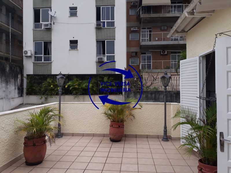 Conheça Terraço do imóvel - Casa de vila bem reformada, junto À praça Afonso Pena. Composta de sala, 2 quartos, banheiro, copa-cozinha. 2º pavimento com terraço, lavanderia, dependências de empregada e 1 quarto de guardados. - 1378 - 25 Terraço - Casa de vila bem reformada, junto À praça Afonso Pena. Composta de sala, 2 quartos, banheiro, copa-cozinha. 2º pavimento com terraço, lavanderia, dependências de empregada e 1 quarto de guardados. - 1378 - 25