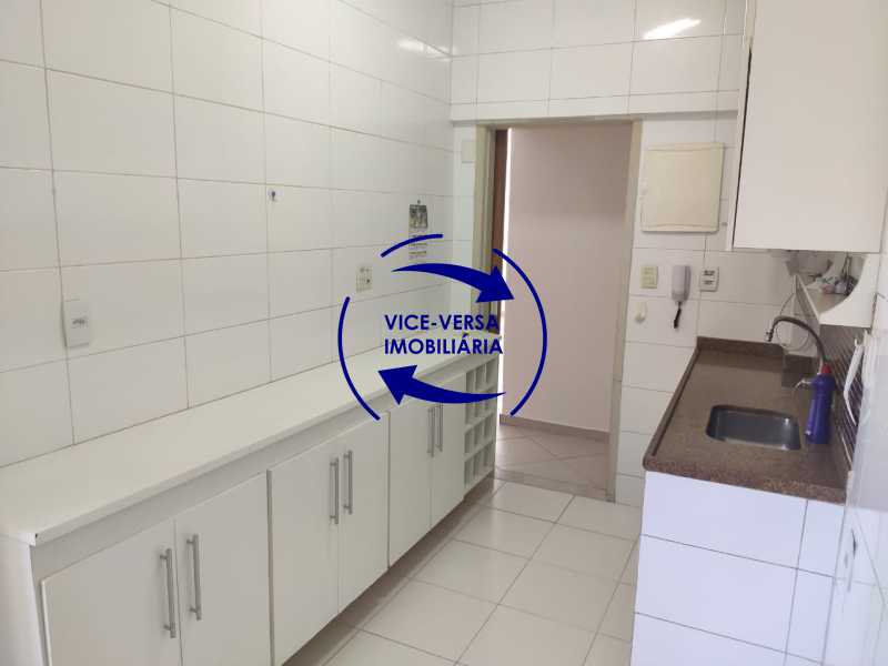 Conheça Cozinha do imóvel - Excelente apartamento na Rua Maestro Vila Lobos, com 93m² (sala, 3quartos, dependências, garagem), super bem localizado, pertinho da praça Afonso Pena. - 1413 - 24 Cozinha - Excelente apartamento na Rua Maestro Vila Lobos, com 93m² (sala, 3quartos, dependências, garagem), super bem localizado, pertinho da praça Afonso Pena. - 1413 - 24
