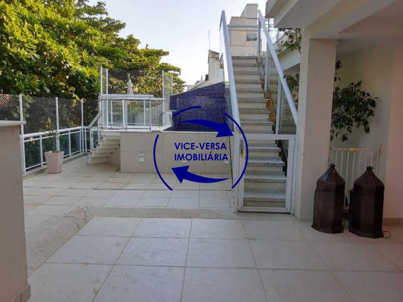 Conheça 04 Terraço do imóvel - Lindíssima cobertura linear, única, no Jardim Oceânico, próximo À praia, com 358m², piscina e 2 vagas. - 1412 - 5 04 Terraço - Lindíssima cobertura linear, única, no Jardim Oceânico, próximo À praia, com 358m², piscina e 2 vagas. - 1412 - 5