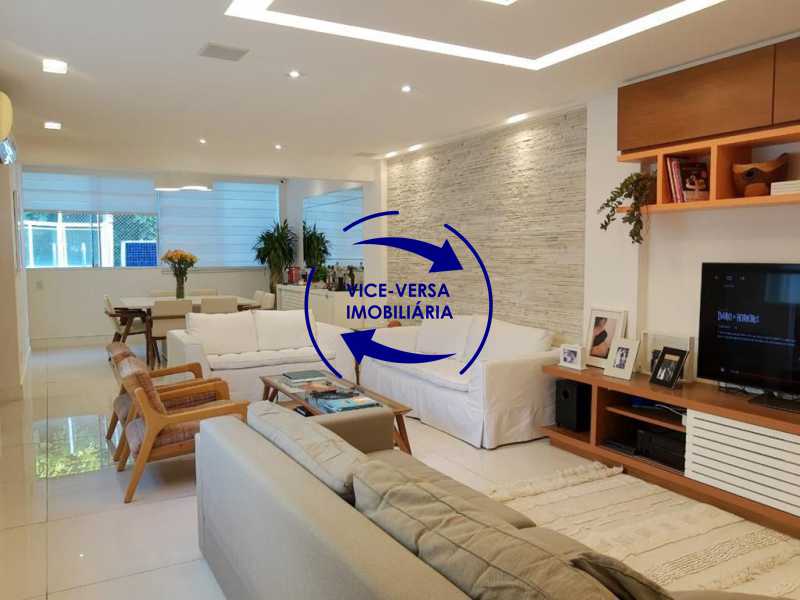 Conheça 11 Salão do imóvel - Lindíssima cobertura linear, única, no Jardim Oceânico, próximo À praia, com 358m², piscina e 2 vagas. - 1412 - 12 11 Salão - Lindíssima cobertura linear, única, no Jardim Oceânico, próximo À praia, com 358m², piscina e 2 vagas. - 1412 - 12
