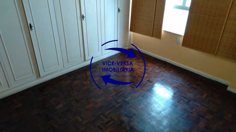 Conheça Quarto 1 do imóvel - Largo da Segunda-Feira. Rua Delgado de Carvalho. Excelente apartamento vazio, 110m², Salão, varanda, 3 quartos (suíte), 2 banheiros, copa-cozinha, dependências completas, 2 vagas de garagem. - 1415 - 7 Quarto 1 - Largo da Segunda-Feira. Rua Delgado de Carvalho. Excelente apartamento vazio, 110m², Salão, varanda, 3 quartos (suíte), 2 banheiros, copa-cozinha, dependências completas, 2 vagas de garagem. - 1415 - 7