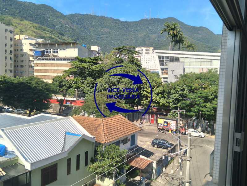 Conheça Vista da Sala do imóvel - Rua Camaragibe, ao lado Tijuca Tênis Clube, junto Metrô Praça Saens Pena, vazio, frente, salão, 3 quartos (suíte), dependências completas, garagem. - 1428 - 3 Vista da Sala - Rua Camaragibe, ao lado Tijuca Tênis Clube, junto Metrô Praça Saens Pena, vazio, frente, salão, 3 quartos (suíte), dependências completas, garagem. - 1428 - 3