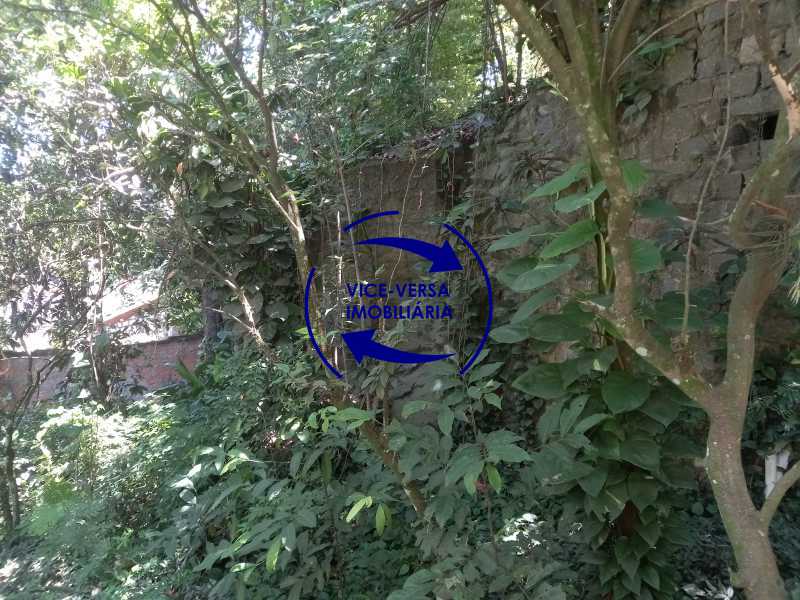 Conheça Terreno do imóvel - Estrada dos Bandeirantes 8.630, próximo ao Rio Centro. Amplo terreno com aproveitamento de cerca de 1.200 m2, com 37 metros de frente, para vários fins (residencial multifamiliar ou não residencial). - 1430 - 11 Terreno - Estrada dos Bandeirantes 8.630, próximo ao Rio Centro. Amplo terreno com aproveitamento de cerca de 1.200 m2, com 37 metros de frente, para vários fins (residencial multifamiliar ou não residencial). - 1430 - 11