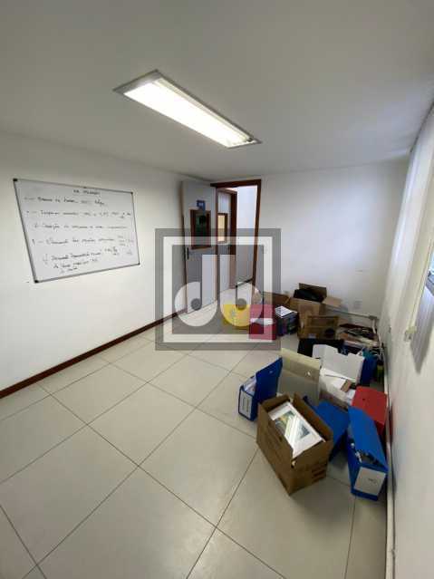 26 Prédio comercial à venda - 18