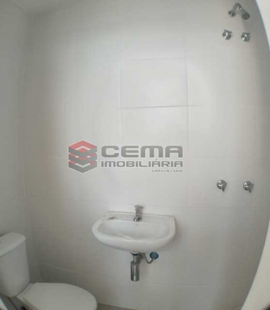 Conheça Banheiro de serviço do imóvel - Apartamento 1 quarto para alugar Catete, Zona Sul RJ - R$ 2.700 - LAAP10907 - 21 Banheiro de serviço - Apartamento 1 quarto para alugar Catete, Zona Sul RJ - R$ 2.700 - LAAP10907 - 21