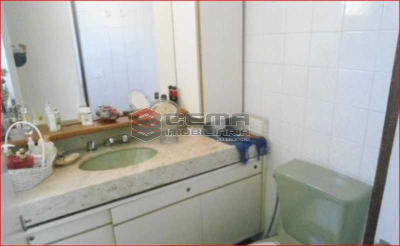 Conheça BANHEIRO SUITE do imóvel - Cobertura ampla,clara e bem dividida. Duas salas espaçosas,4 Quartos.Suite.Dependência,terraço com piscina e Vaga escriturada - LACO40052 - 11 BANHEIRO SUITE - Cobertura ampla,clara e bem dividida. Duas salas espaçosas,4 Quartos.Suite.Dependência,terraço com piscina e Vaga escriturada - LACO40052 - 11