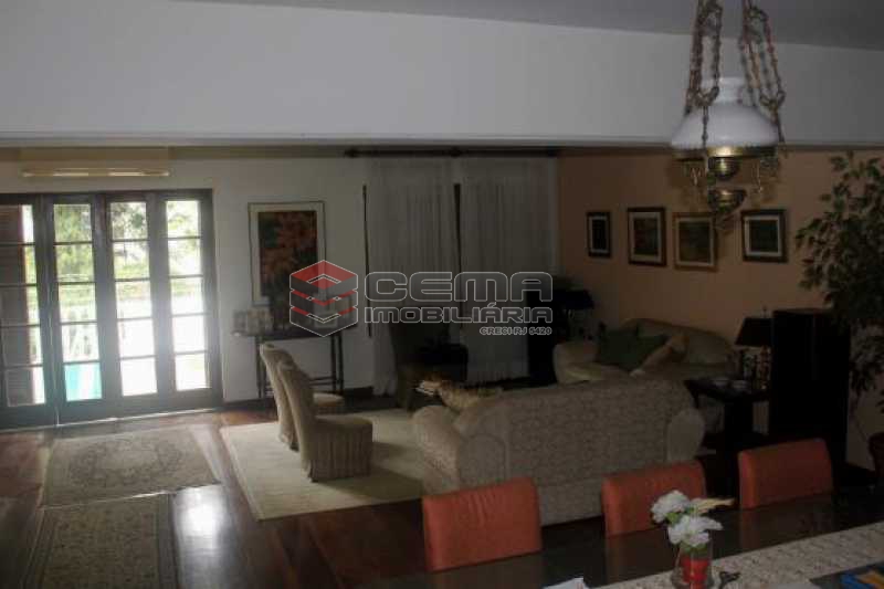 Conheça Sala1 do imóvel - Casa estilo sitio junto a todo verde.Salões.4 Quartos.suite. varandas. Dependência.Terraço com piscina e vaga ampla - LACA40046 - 5 Sala1 - Casa estilo sitio junto a todo verde.Salões.4 Quartos.suite. varandas. Dependência.Terraço com piscina e vaga ampla - LACA40046 - 5