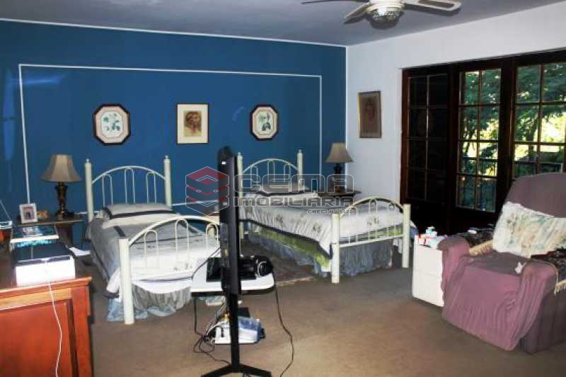 Conheça Quarto1 do imóvel - Casa estilo sitio junto a todo verde.Salões.4 Quartos.suite. varandas. Dependência.Terraço com piscina e vaga ampla - LACA40046 - 12 Quarto1 - Casa estilo sitio junto a todo verde.Salões.4 Quartos.suite. varandas. Dependência.Terraço com piscina e vaga ampla - LACA40046 - 12