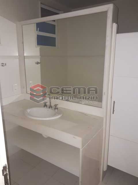 Conheça banheiro social do imóvel - Atlântica. Apartamento 4 quartos com 2 vagas. - LAAP40495 - 15 banheiro social - Atlântica. Apartamento 4 quartos com 2 vagas. - LAAP40495 - 15