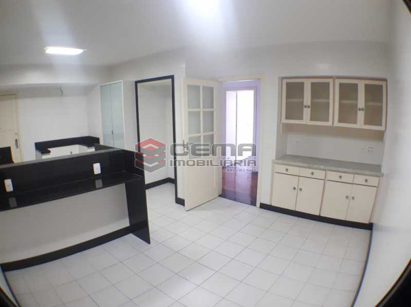 Conheça cozinha. do imóvel - Atlântica. Apartamento 4 quartos com 2 vagas. - LAAP40495 - 30 cozinha. - Atlântica. Apartamento 4 quartos com 2 vagas. - LAAP40495 - 30