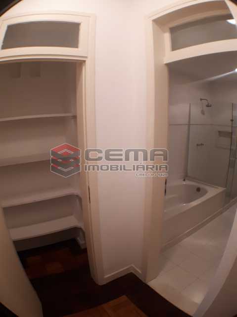 Conheça suíte 1 closet do imóvel - Atlântica. Apartamento 4 quartos com 2 vagas. - LAAP40495 - 17 suíte 1 closet - Atlântica. Apartamento 4 quartos com 2 vagas. - LAAP40495 - 17