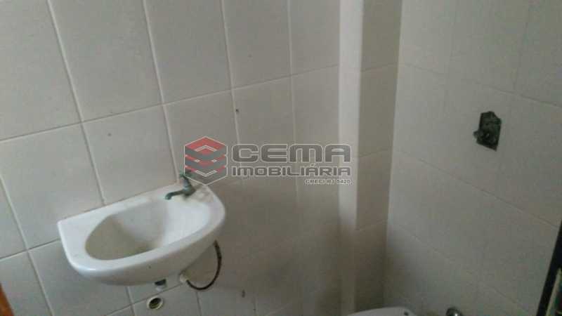 Conheça banheiro de empregada do imóvel - Apartamento 1 quarto à venda Catete, Zona Sul RJ - R$ 490.000 - LAAP12107 - 13 banheiro de empregada - Apartamento 1 quarto à venda Catete, Zona Sul RJ - R$ 490.000 - LAAP12107 - 13