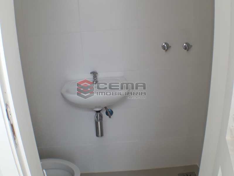 Conheça Banheiro serviço do imóvel - Apartamento 2 quartos para alugar Catete, Zona Sul RJ - R$ 2.500 - LAAP23119 - 16 Banheiro serviço - Apartamento 2 quartos para alugar Catete, Zona Sul RJ - R$ 2.500 - LAAP23119 - 16