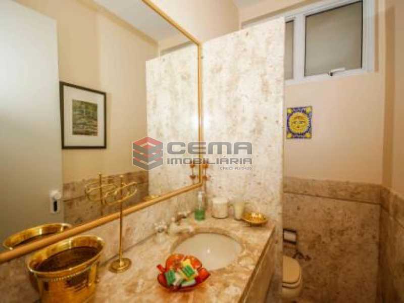 Conheça 12. Banheiro Lavabo Sala. do imóvel - Apartamento à venda Avenida João Luís Alves,Urca, Zona Sul RJ - R$ 6.500.000 - LAAP40591 - 16 12. Banheiro Lavabo Sala. - Apartamento à venda Avenida João Luís Alves,Urca, Zona Sul RJ - R$ 6.500.000 - LAAP40591 - 16