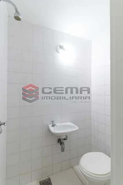 Conheça banheiro de serviço do imóvel - Localização privilegiada Apartamento Duplex da Av. Oswaldo Cruz - LAAP23885 - 11 banheiro de serviço - Localização privilegiada Apartamento Duplex da Av. Oswaldo Cruz - LAAP23885 - 11