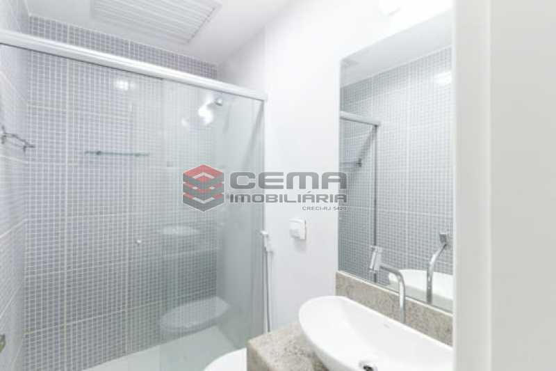 Conheça banheiro social do imóvel - Localização privilegiada Apartamento Duplex da Av. Oswaldo Cruz - LAAP23885 - 15 banheiro social - Localização privilegiada Apartamento Duplex da Av. Oswaldo Cruz - LAAP23885 - 15