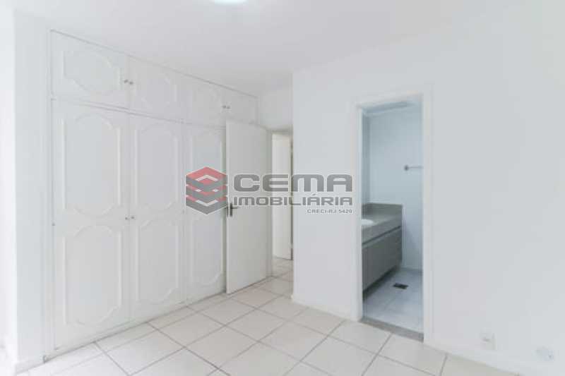 Conheça suite do imóvel - Localização privilegiada Apartamento Duplex da Av. Oswaldo Cruz - LAAP23885 - 18 suite - Localização privilegiada Apartamento Duplex da Av. Oswaldo Cruz - LAAP23885 - 18