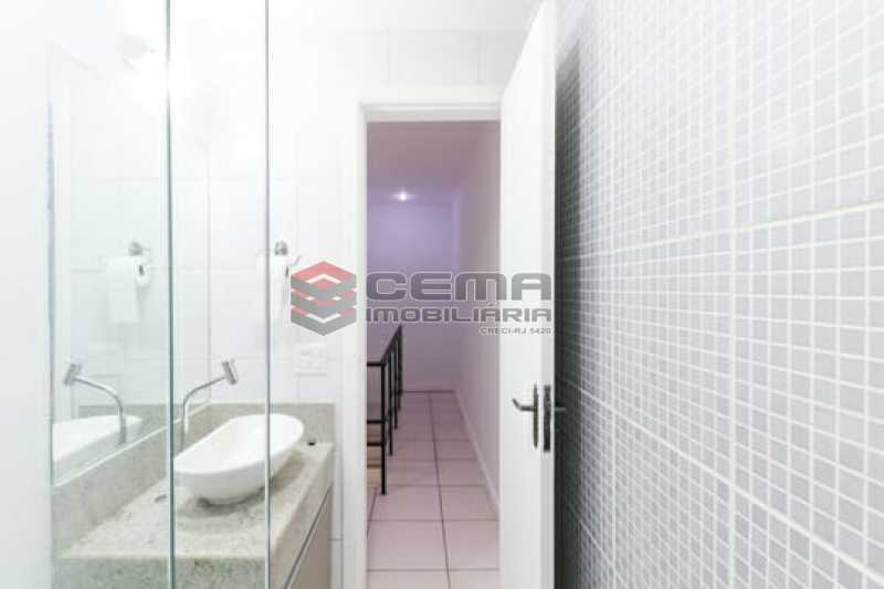 Conheça banheiro social do imóvel - Localização privilegiada Apartamento Duplex da Av. Oswaldo Cruz - LAAP23885 - 16 banheiro social - Localização privilegiada Apartamento Duplex da Av. Oswaldo Cruz - LAAP23885 - 16