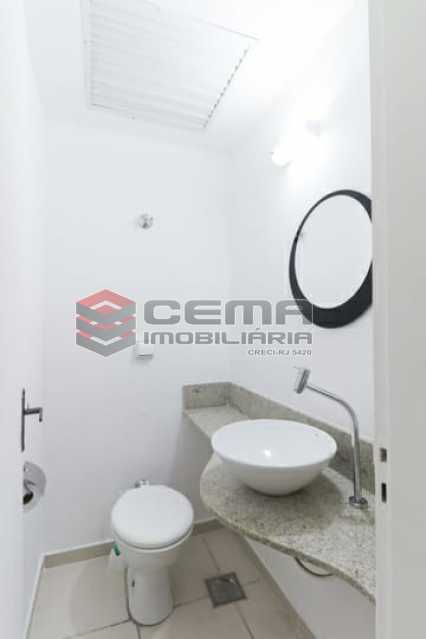 Conheça lavabo do imóvel - Localização privilegiada Apartamento Duplex da Av. Oswaldo Cruz - LAAP23885 - 7 lavabo - Localização privilegiada Apartamento Duplex da Av. Oswaldo Cruz - LAAP23885 - 7