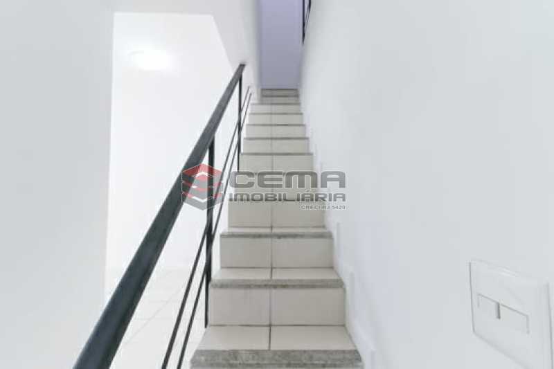 Conheça escadas do imóvel - Localização privilegiada Apartamento Duplex da Av. Oswaldo Cruz - LAAP23885 - 13 escadas - Localização privilegiada Apartamento Duplex da Av. Oswaldo Cruz - LAAP23885 - 13