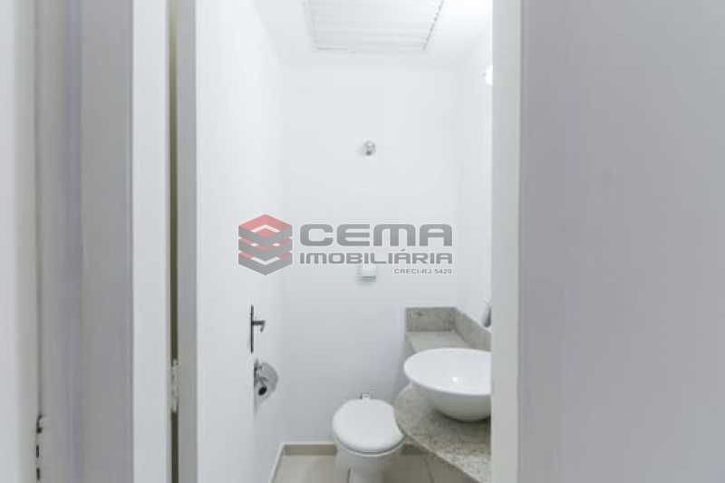Conheça lavabo do imóvel - Localização privilegiada Apartamento Duplex da Av. Oswaldo Cruz - LAAP23885 - 6 lavabo - Localização privilegiada Apartamento Duplex da Av. Oswaldo Cruz - LAAP23885 - 6