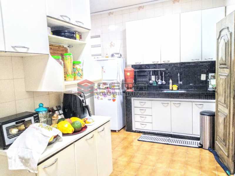 Conheça Cozinha com Armários Planejad do imóvel - Apartamento À Venda Rua Arriba,Cacuia, Rio de Janeiro - R$ 498.000 - LAAP33429 - 10 Cozinha com Armários Planejad - Apartamento À Venda Rua Arriba,Cacuia, Rio de Janeiro - R$ 498.000 - LAAP33429 - 10