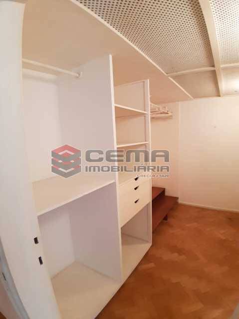 Conheça closet da primeira suite do imóvel - Apartamento 4 quartos no Parque Guinle-Laranjeiras-RJ - LAAP40883 - 8 closet da primeira suite - Apartamento 4 quartos no Parque Guinle-Laranjeiras-RJ - LAAP40883 - 8