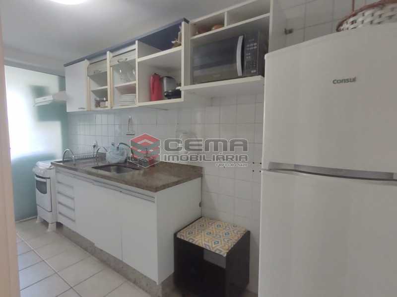 Conheça cozinha do imóvel - Excelente Apartamento MOBILIADO com 2 quartos, suíte e vaga em Botafogo - LAAP25099 - 20 cozinha - Excelente Apartamento MOBILIADO com 2 quartos, suíte e vaga em Botafogo - LAAP25099 - 20