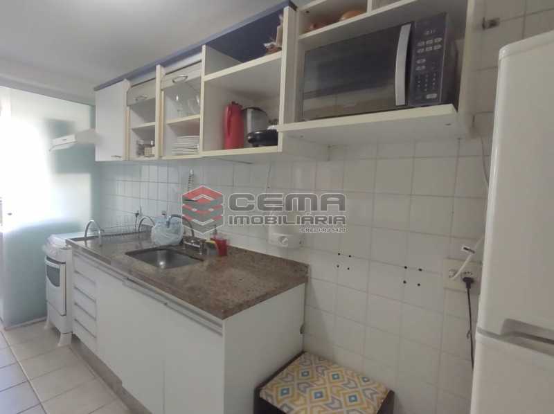 Conheça cozinha do imóvel - Excelente Apartamento MOBILIADO com 2 quartos, suíte e vaga em Botafogo - LAAP25099 - 21 cozinha - Excelente Apartamento MOBILIADO com 2 quartos, suíte e vaga em Botafogo - LAAP25099 - 21