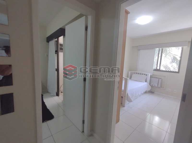 Conheça corredor do imóvel - Excelente Apartamento MOBILIADO com 2 quartos, suíte e vaga em Botafogo - LAAP25099 - 14 corredor - Excelente Apartamento MOBILIADO com 2 quartos, suíte e vaga em Botafogo - LAAP25099 - 14