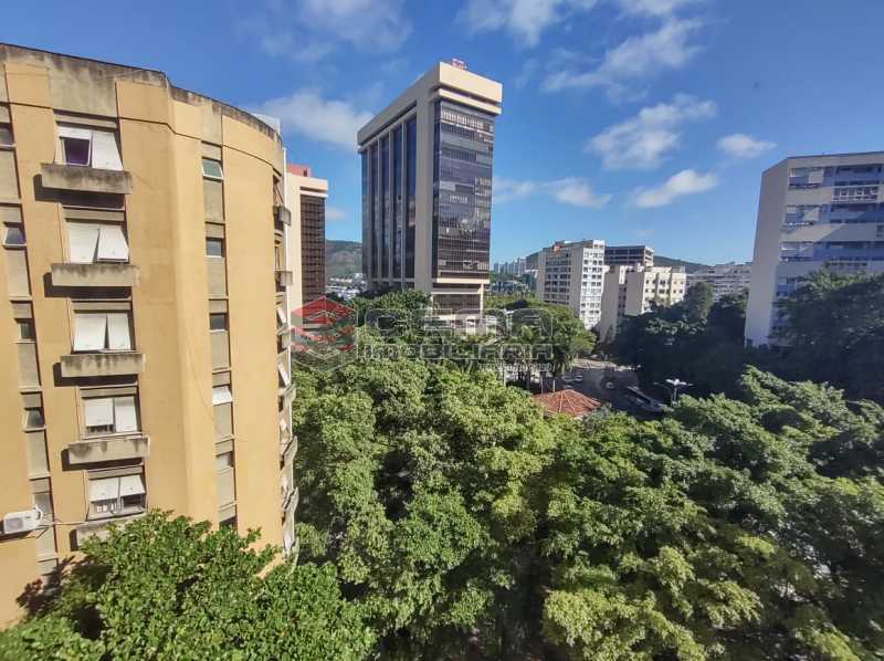 Conheça vista do imóvel - Excelente Apartamento 2 quartos com vaga próximo a Santa Ursula em Botafogo - LAAP25109 - 1 vista - Excelente Apartamento 2 quartos com vaga próximo a Santa Ursula em Botafogo - LAAP25109 - 1