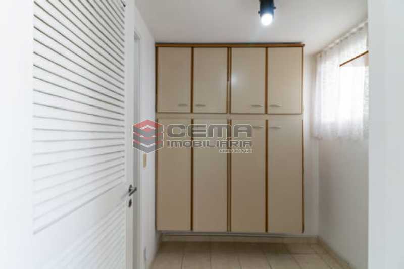 Conheça Dependência de serviço. do imóvel - Dois quartos com vaga Laranjeiras!!! - LAAP25146 - 19 Dependência de serviço. - Dois quartos com vaga Laranjeiras!!! - LAAP25146 - 19