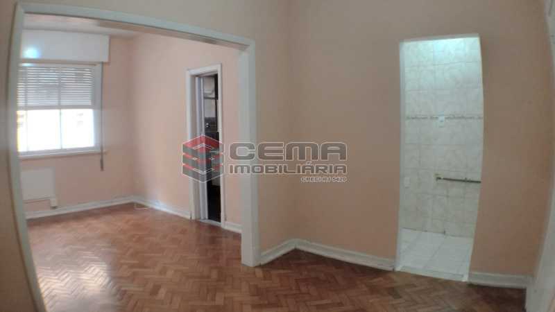 Conheça Sala / quarto do imóvel - Kitnet/Conjugado 32m² para alugar Flamengo, Zona Sul RJ - R$ 1.350 - LAKI01402 - 7 Sala / quarto - Kitnet/Conjugado 32m² para alugar Flamengo, Zona Sul RJ - R$ 1.350 - LAKI01402 - 7