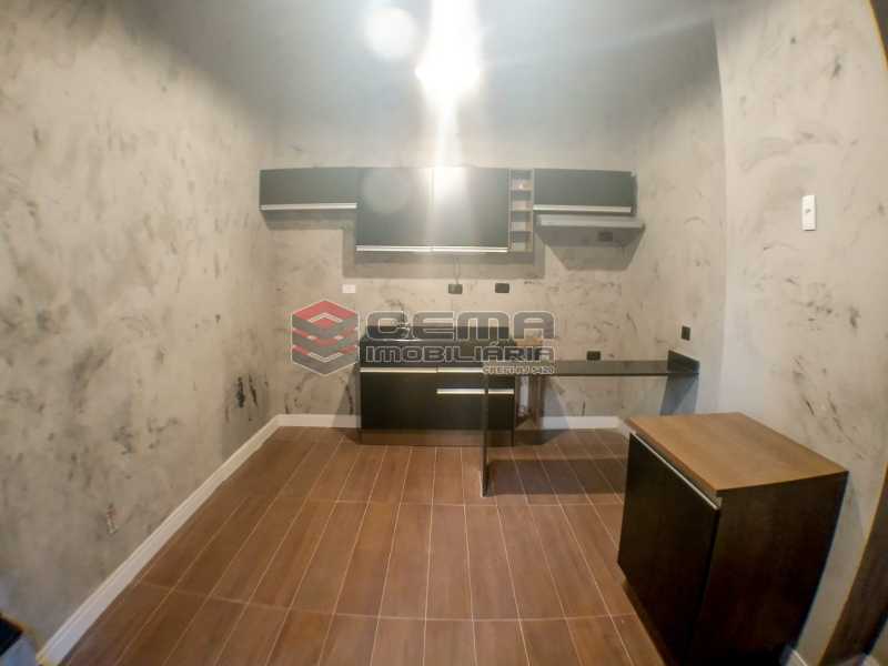 Conheça Sala com cozinha americana do imóvel - Apartamento 1 quarto para alugar Laranjeiras, Zona Sul RJ - R$ 1.700 - LAAP12920 - 6 Sala com cozinha americana - Apartamento 1 quarto para alugar Laranjeiras, Zona Sul RJ - R$ 1.700 - LAAP12920 - 6