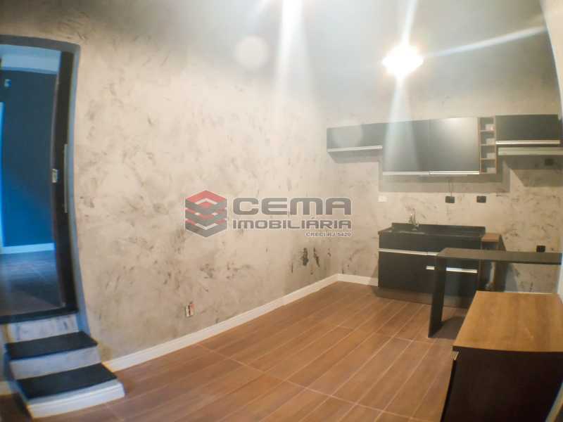 Conheça Sala com cozinha americana do imóvel - Apartamento 1 quarto para alugar Laranjeiras, Zona Sul RJ - R$ 1.700 - LAAP12920 - 3 Sala com cozinha americana - Apartamento 1 quarto para alugar Laranjeiras, Zona Sul RJ - R$ 1.700 - LAAP12920 - 3