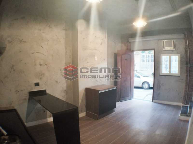 Conheça Sala com cozinha americana do imóvel - Apartamento 1 quarto para alugar Laranjeiras, Zona Sul RJ - R$ 1.700 - LAAP12920 - 9 Sala com cozinha americana - Apartamento 1 quarto para alugar Laranjeiras, Zona Sul RJ - R$ 1.700 - LAAP12920 - 9
