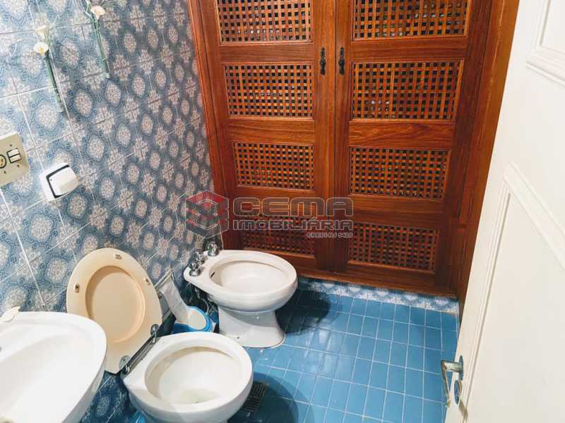 Conheça banheiro social do imóvel - Excelente Apartamento 2 quartos com suite e vaga no Leblon - LAAP25224 - 8 banheiro social - Excelente Apartamento 2 quartos com suite e vaga no Leblon - LAAP25224 - 8