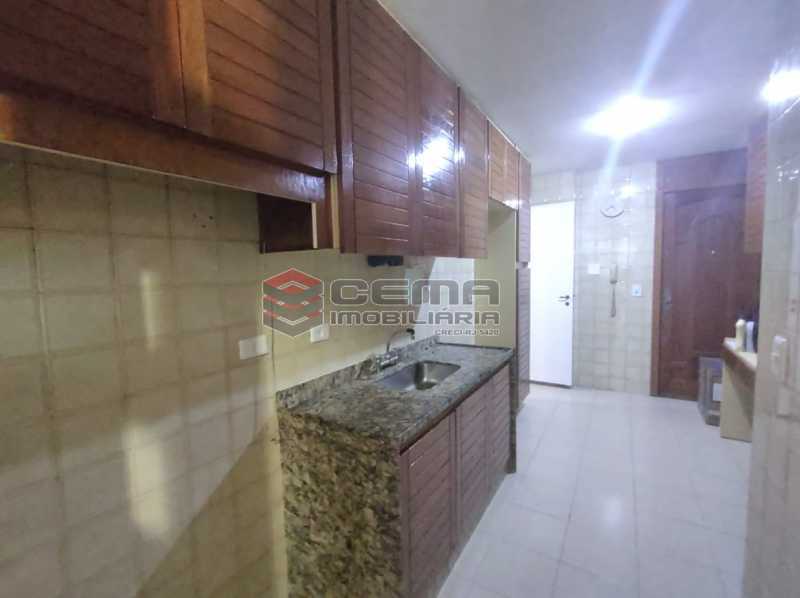 Conheça cozinha do imóvel - Excepcional Apartamento 2 quartos com suíte e vaga em Laranjeiras - LAAP25232 - 23 cozinha - Excepcional Apartamento 2 quartos com suíte e vaga em Laranjeiras - LAAP25232 - 23