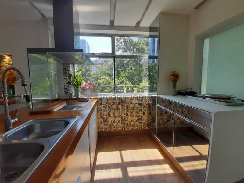 Conheça WhatsApp Image 2021-04-20 at 2 do imóvel - Apartamento para alugar com 4 quartos e 2 vagas na garagem em Ipanema, Rio de Janeiro, RJ. 220M² - LAAP40973 - 8 WhatsApp Image 2021-04-20 at 2 - Apartamento para alugar com 4 quartos e 2 vagas na garagem em Ipanema, Rio de Janeiro, RJ. 220M² - LAAP40973 - 8