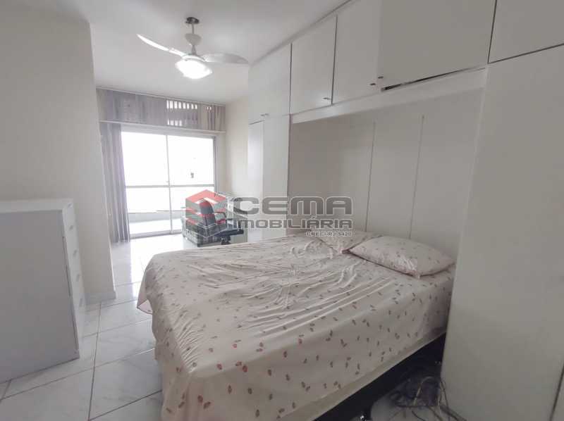 Conheça quarto do imóvel - Flat Residencial com serviços e vaga MOBILIADO - LAFL10079 - 10 quarto - Flat Residencial com serviços e vaga MOBILIADO - LAFL10079 - 10