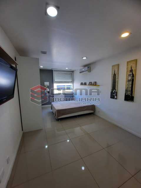 Conheça sala/quarto do imóvel - Excelente conjugado MOBILIADO no Centro - LAKI10415 - 1 sala/quarto - Excelente conjugado MOBILIADO no Centro - LAKI10415 - 1