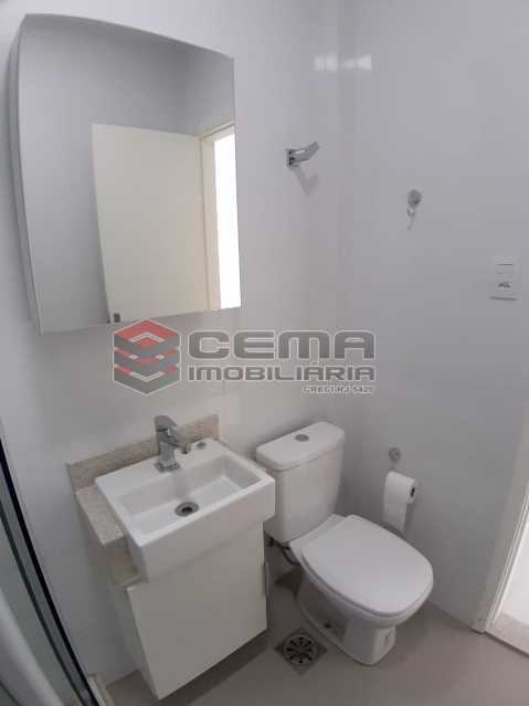 Conheça banheiro do imóvel - quarto e sala reformado Copacabana - LAAP12958 - 11 banheiro - quarto e sala reformado Copacabana - LAAP12958 - 11