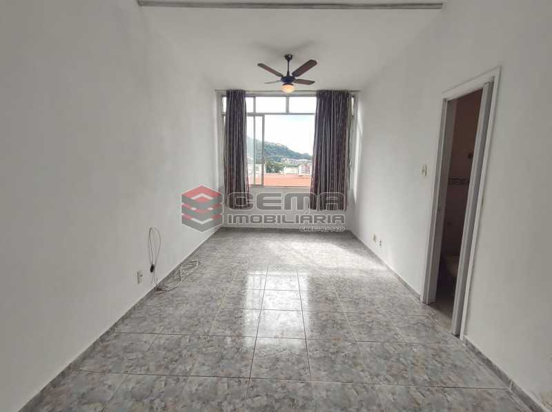 Conheça sala/quarto do imóvel - Excelente conjugado em Laranjeiras - LAKI10420 - 1 sala/quarto - Excelente conjugado em Laranjeiras - LAKI10420 - 1