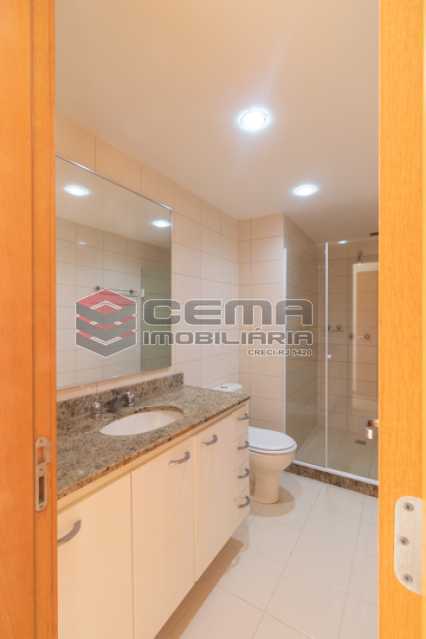 Conheça banheiro 3 do imóvel - Quartier Carioca. Apartamento 3 quartos com suíte e vaga no Catete - LAAP34624 - 21 banheiro 3 - Quartier Carioca. Apartamento 3 quartos com suíte e vaga no Catete - LAAP34624 - 21