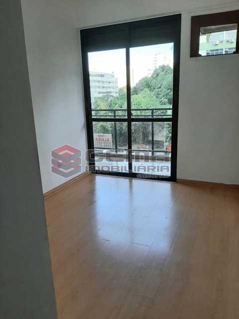 Conheça Quarto do imóvel - Apartamento 2 quartos para alugar Laranjeiras, Zona Sul RJ - R$ 2.900 - LAAP25576 - 10 Quarto - Apartamento 2 quartos para alugar Laranjeiras, Zona Sul RJ - R$ 2.900 - LAAP25576 - 10
