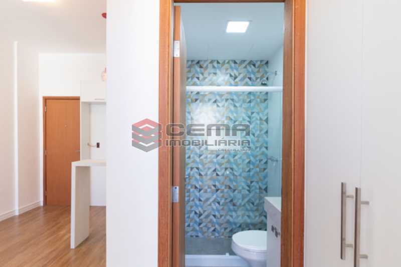 Conheça banheiro do imóvel - Excelente Apartamento Quarto e sala reformadíssimo no Flamengo - LAAP13125 - 21 banheiro - Excelente Apartamento Quarto e sala reformadíssimo no Flamengo - LAAP13125 - 21